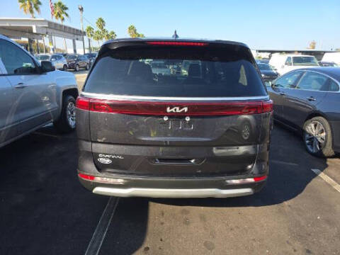 2024 Kia Carnival LX