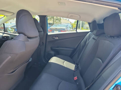 2022 Toyota Prius LE