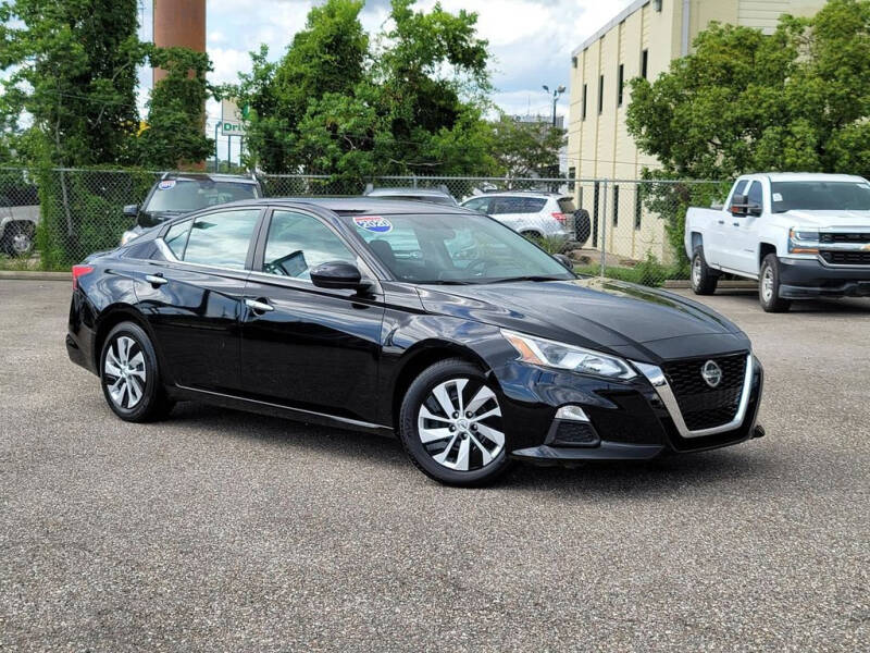 2020 Nissan Altima for sale at Dean Mitchell Auto Mall in Mobile AL