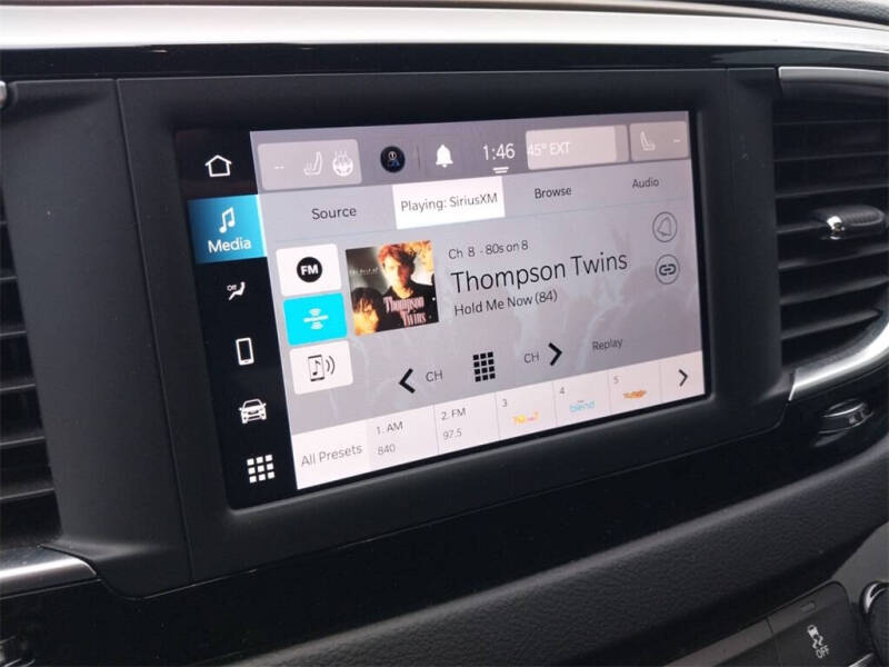 2022 Chrysler Voyager LX