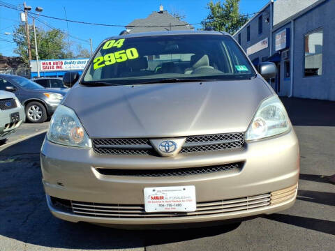 2004 Toyota Sienna LE 8 Passenger