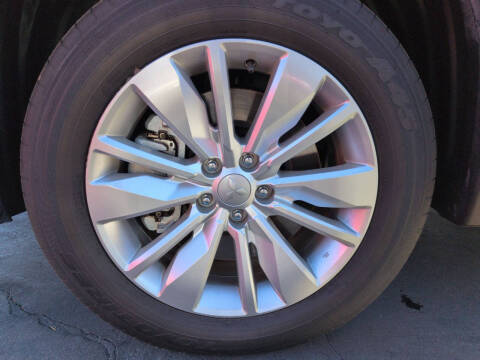 2025 Mitsubishi Outlander ES