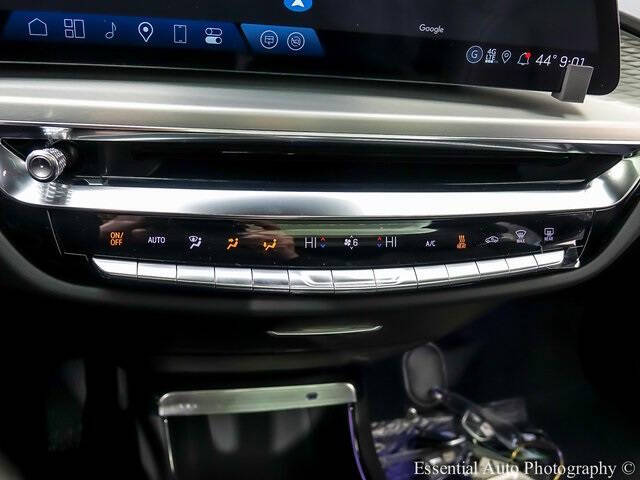 2025 Cadillac LYRIQ Luxury 2