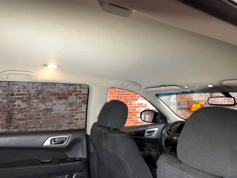 2016 Nissan Pathfinder SV