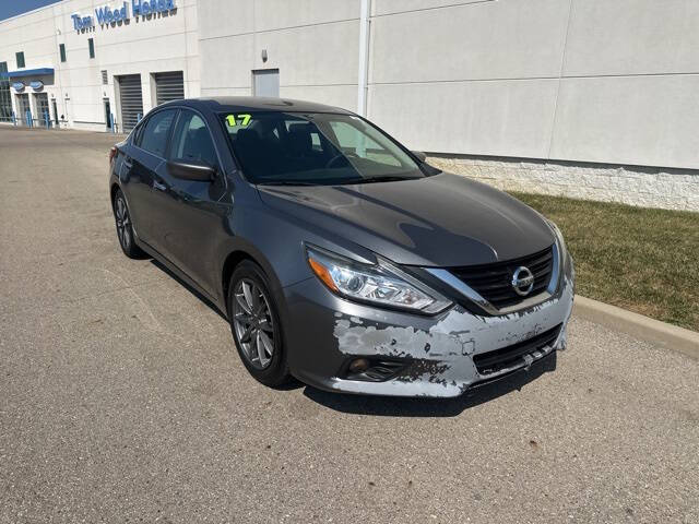 Used 2017 Nissan Altima Base with VIN 1N4AL3AP4HC224008 for sale in Anderson, IN