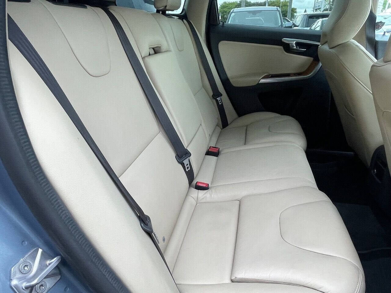 2017 VOLVO XC60 SUV / Crossover - $16,900