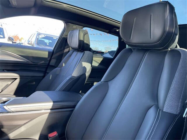 2024 Cadillac LYRIQ Tech