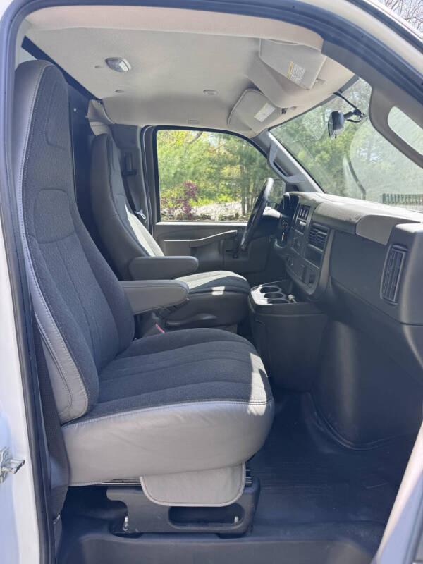 2024 GMC Savana 2500