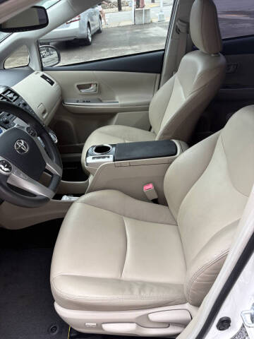 2012 Toyota Prius v Five
