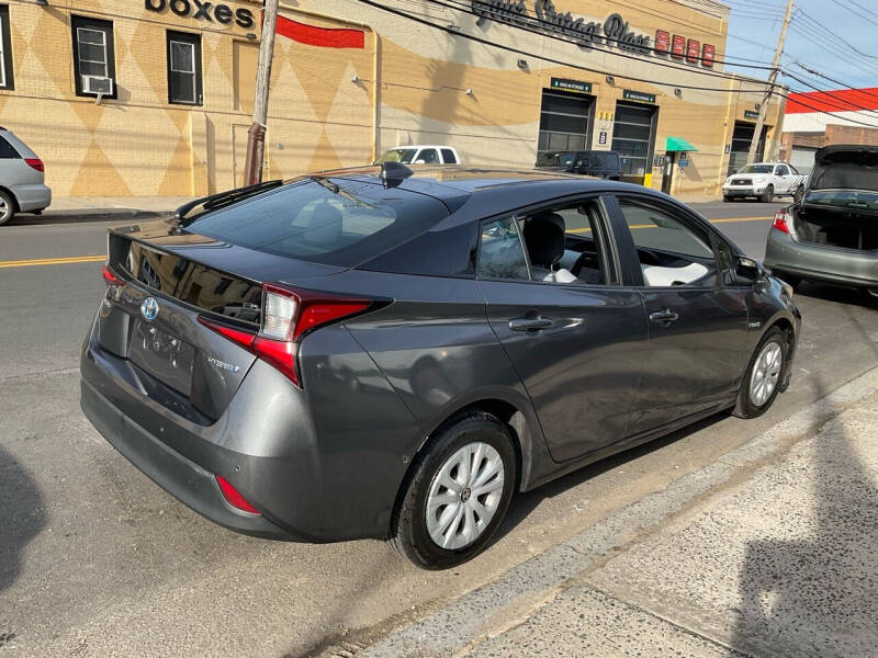 2022 Toyota Prius LE