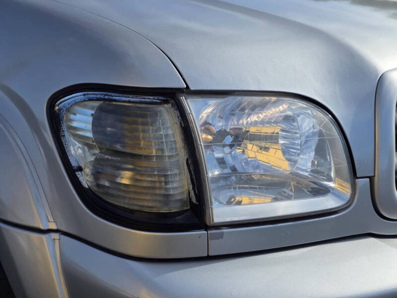 2004 Toyota Sequoia SR5