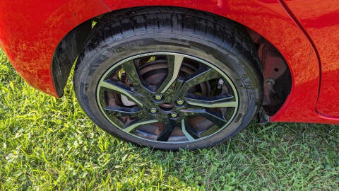 2015 Toyota Yaris 5-Door SE