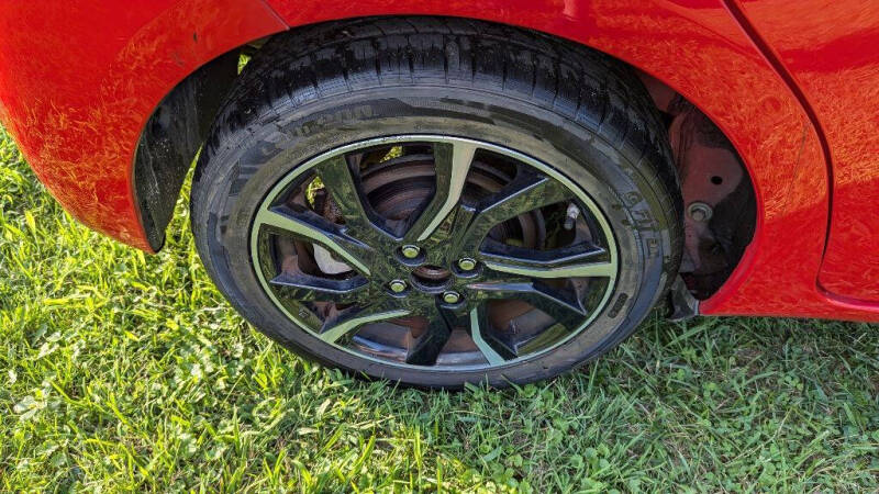 2015 Toyota Yaris 5-Door SE