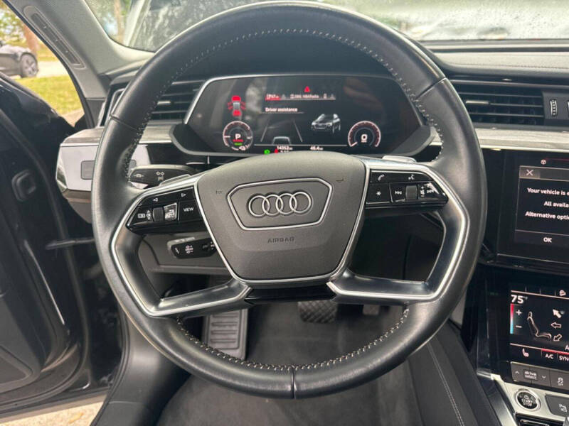 2021 Audi e-tron quattro Premium