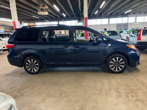 2018 Toyota Sienna LE 7-Passenger