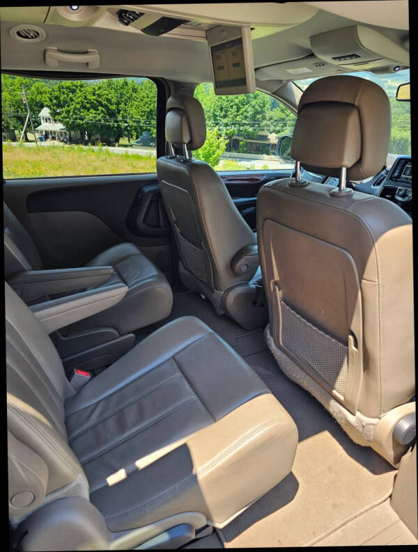 2012 Chrysler Town and Country Touring