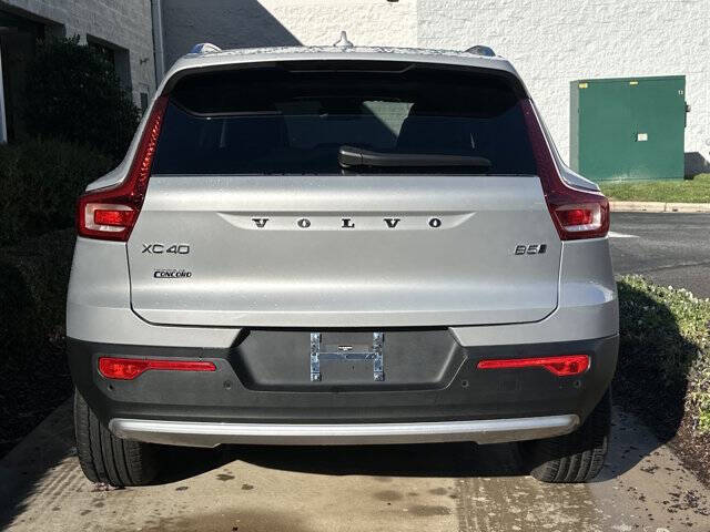 2025 Volvo XC40 B5 Core Bright Theme