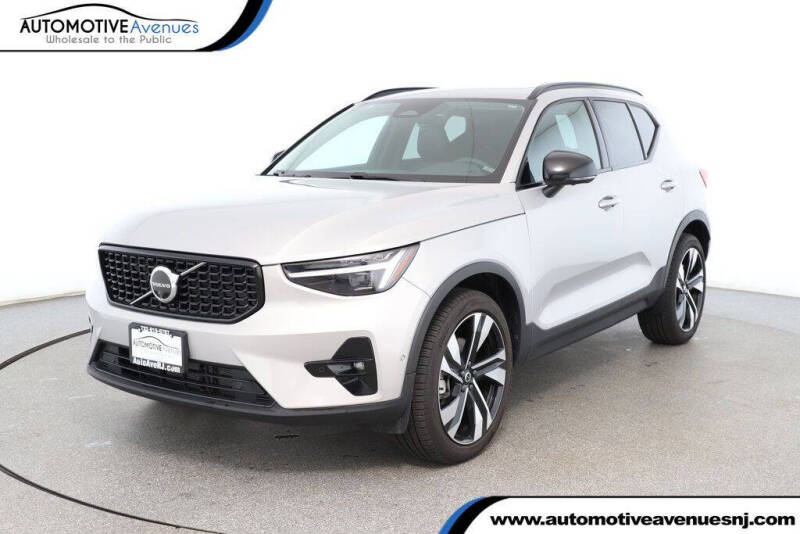 2024 Volvo XC40 B5 Plus Dark Theme