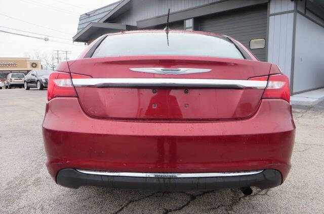 2013 Chrysler 200 Touring photo 7