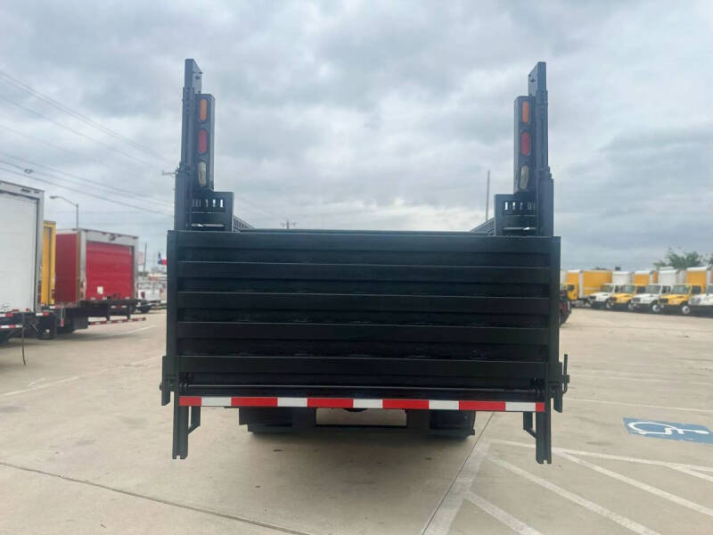 2001 Freightliner FL70