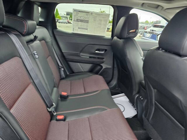 2025 Nissan Kicks SR