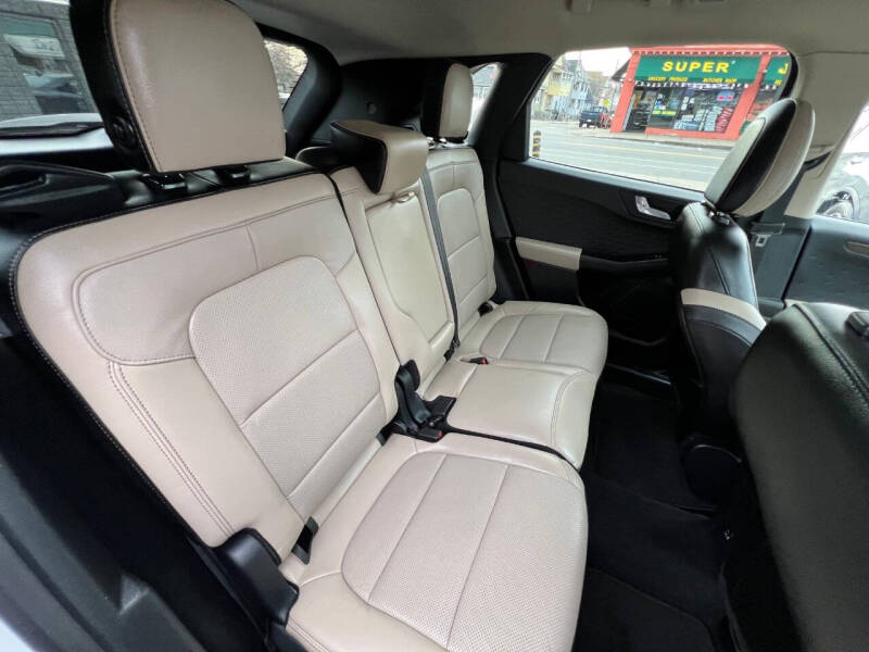 2020 Ford Escape Hybrid Titanium