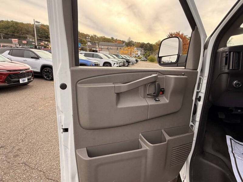 2023 GMC Savana 2500