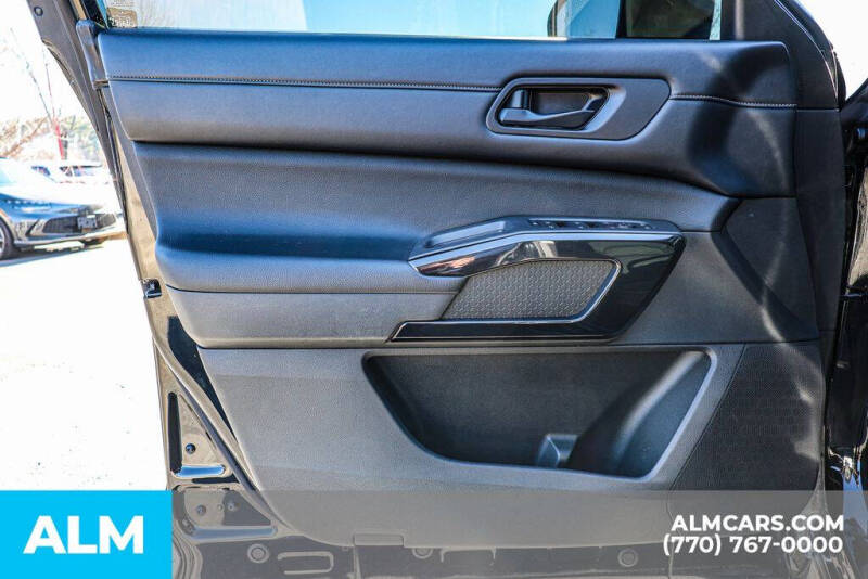 2023 Nissan Pathfinder SV