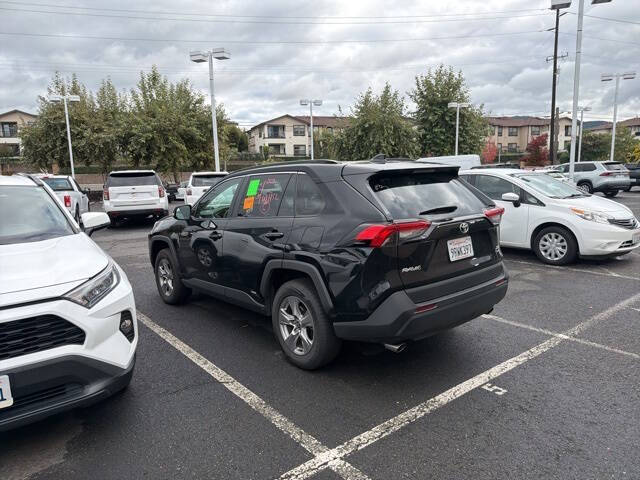 2025 Toyota RAV4 Hybrid XLE