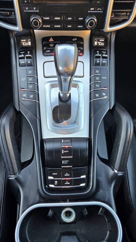 2017 Porsche Cayenne S E-Hybrid Platinum Edition