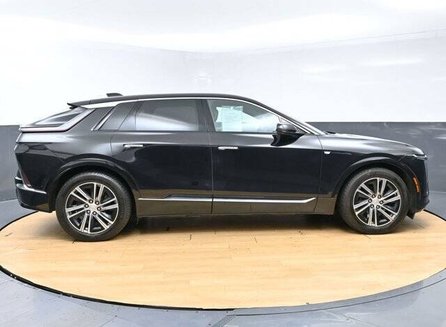 2024 Cadillac LYRIQ Luxury 1