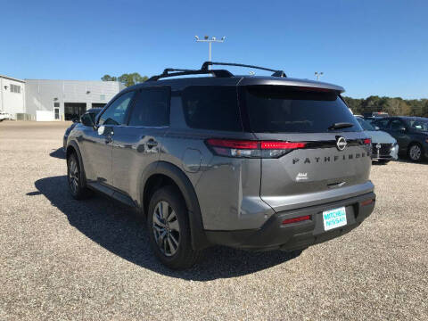 2025 Nissan Pathfinder SV