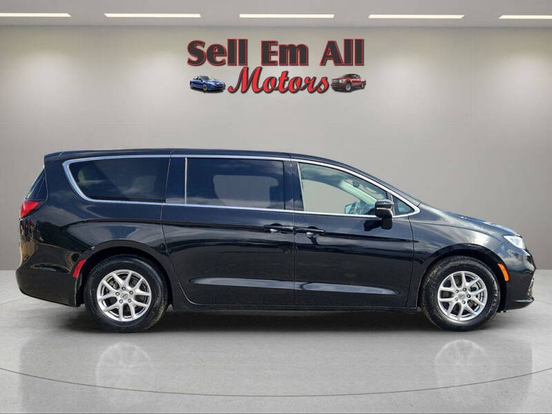 2023 Chrysler Pacifica Touring L