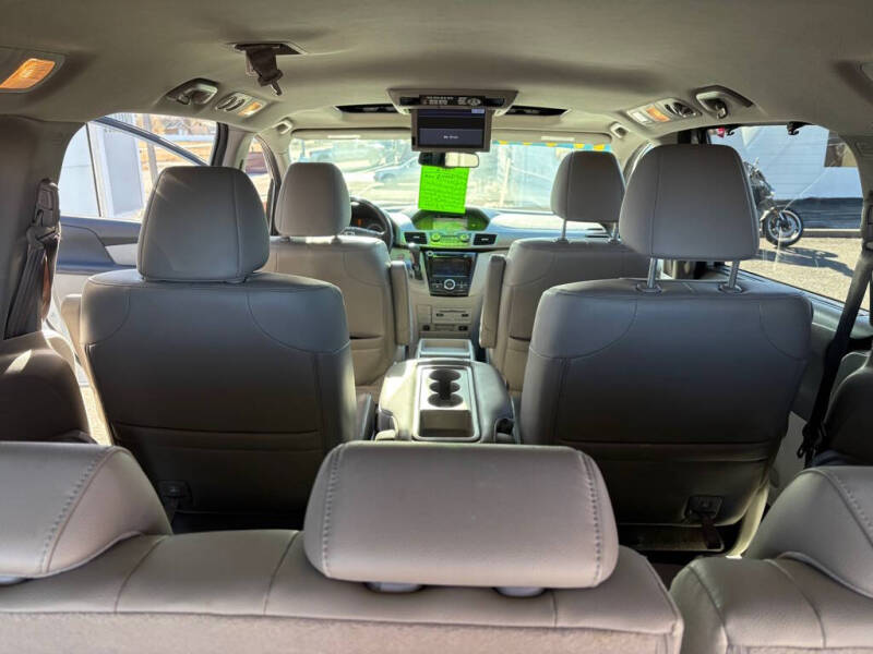 2016 Honda Odyssey Touring photo 18