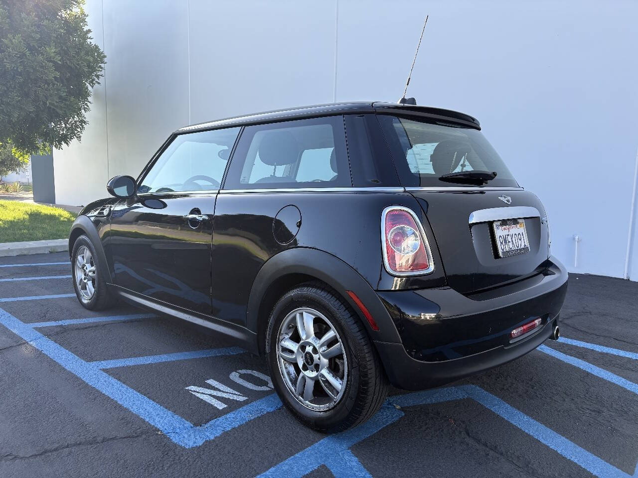 View vehicle photo 4