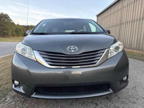 2013 Toyota Sienna XLE 8-Passenger