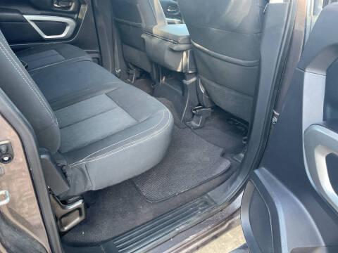 2017 Nissan Titan SV