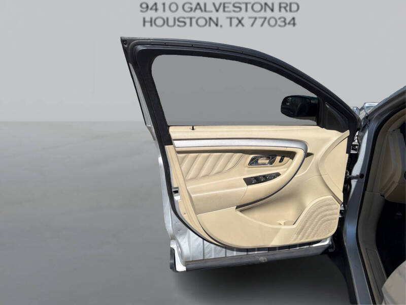 2014 Ford Taurus SE