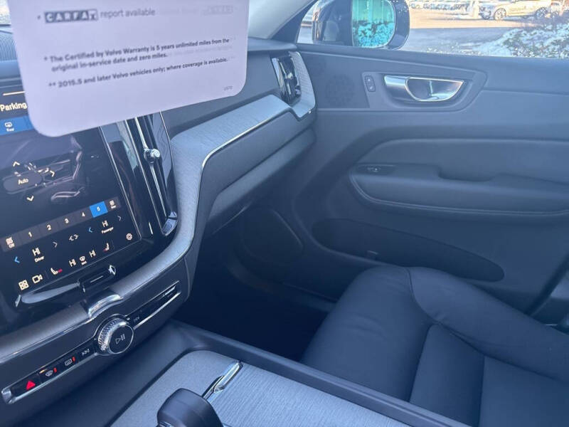 2025 Volvo XC60 B5 Plus Dark Theme