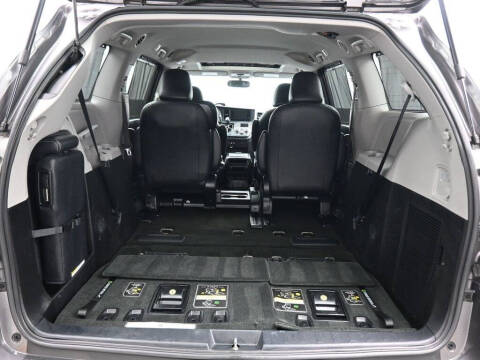 2017 Toyota Sienna SE Premium 8-Passenger