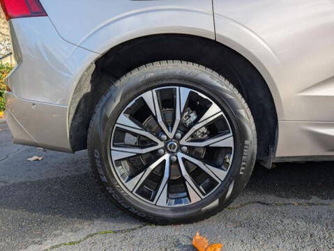 2025 Volvo XC60 B5 Plus Dark Theme