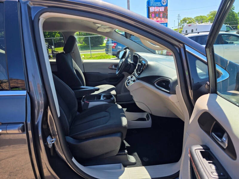 2017 Chrysler Pacifica Touring-L