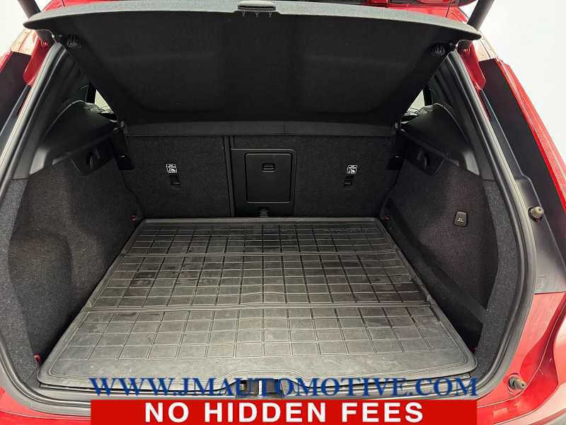 2019 Volvo XC40 T5 Momentum