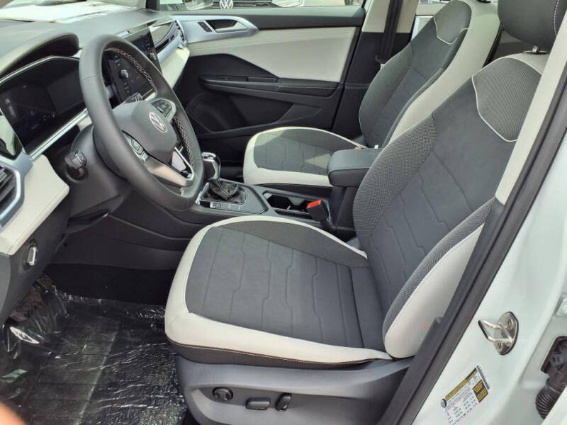 2025 Volkswagen Taos SE