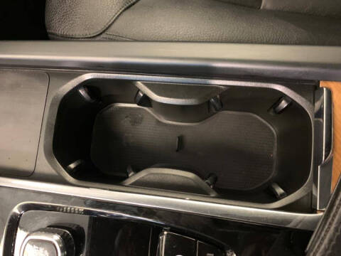 2022 Volvo XC90 T6 Momentum 7-Passenger