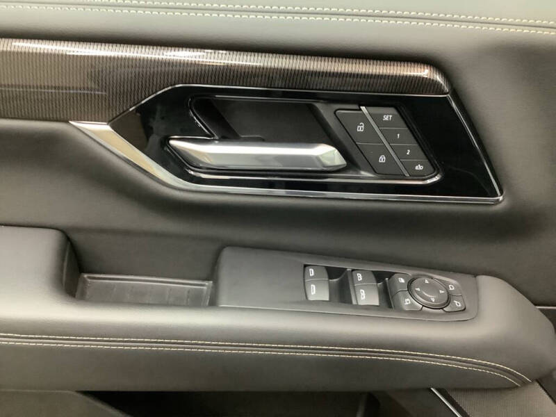 2025 GMC Yukon Elevation