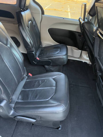 2017 Chrysler Pacifica Touring-L Plus