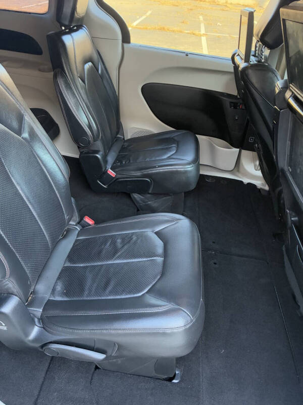 2017 Chrysler Pacifica Touring-L Plus