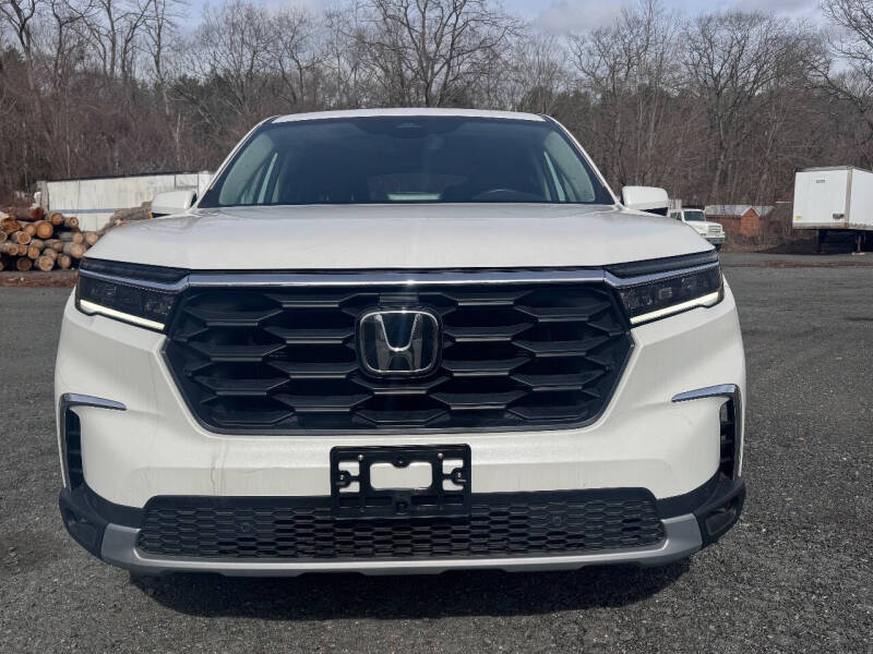 2023 Honda Pilot EX-L w/Rear Captain's Chairs