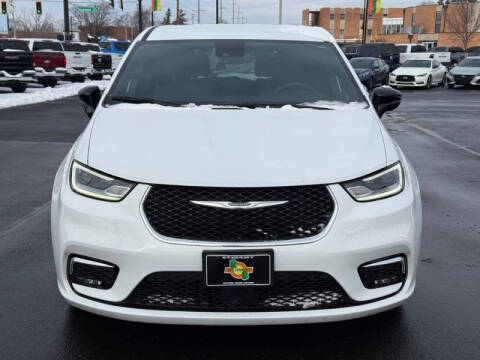 2025 Chrysler Pacifica Select